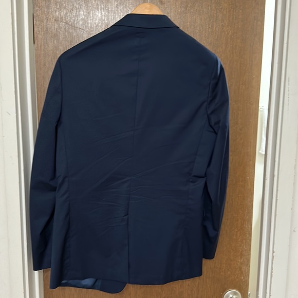 Banana Republic Navy Blue Men’s Blazer (38R) w/ Cool Core Technology. - Picture 2 of 4